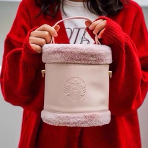 星巴克福袋2021新年礼物粉色毛绒水桶包暖棕色化妆圆筒包单肩便携