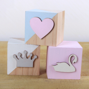 韩式饰品天鹅爱心方块木儿童摄影小道具新款手拿装饰摆件婚纱影楼