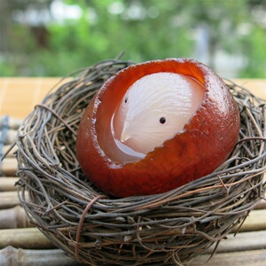 一鸣奇石马达加斯加天然玛瑙原石水冲籽料雕刻摆件手把玩小鸡出壳