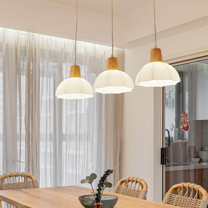 原木风新款木质吊灯北欧现代简约餐厅灯日式创意饭厅餐桌吧台灯具