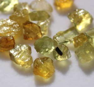 金绿柱石原石 金绿柱石矿标晶体标本 25元/颗随机发 天然猫矿 k02