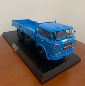 中国重汽黄河jn150汽车模型 1:24合金卡车模型 8吨载货 绝版车模