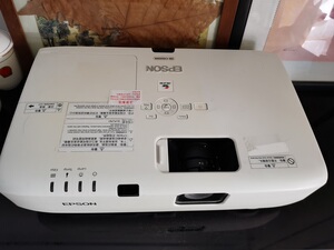 爱普生高清投影机eb-c1020xn hdmi 支持侧投 颜色鲜艳