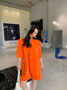 春夏季新款薄款休闲短袖西服2021网红时髦洋气橘橙色西装外套女