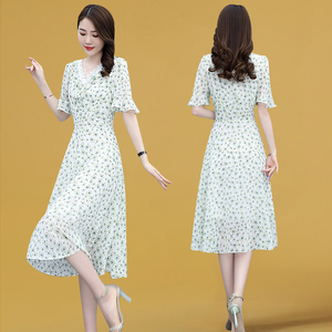 今年流行碎花连衣裙2022年新款女装夏季女士显瘦气质减龄雪纺裙子