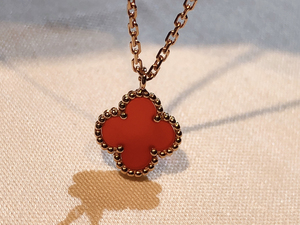 new 高级定制18k黄金镶嵌红玉髓四叶草吊坠项链 名品海淘订做vc&a