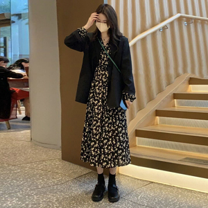 搭配外套的法式碎花连衣裙2022秋季新款优雅雪纺长袖内搭打底裙女