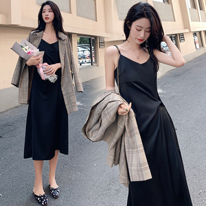 吊带裙加披肩