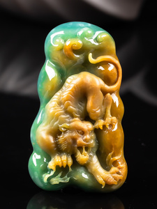翡翠天然a货成品玉器冰糯种玉坠吊坠蓝水磨砂黄翡生肖老虎下山虎