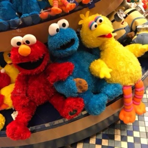 日本usj环球影城芝麻街蓝甜饼怪黄bigbird大鸟红艾摩公仔大号毛绒