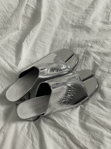 7y7 Studio 银色漏趾凉拖鞋女设计感黑粗高跟分趾外穿单鞋子