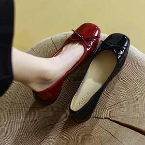 红色蝴蝶结单鞋韩版复古圆头平底软底漆皮奶奶鞋42大码女鞋41—43