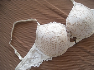 bras~70E乳白色薄棉罩杯有钢圈舒适好穿大胸内衣浅色文胸