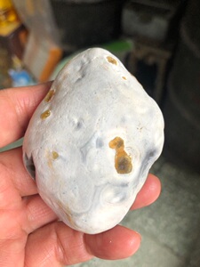 黑龙江天然完整白皮锦花玛瑙原石观赏石奇石雕刻料手把件107克