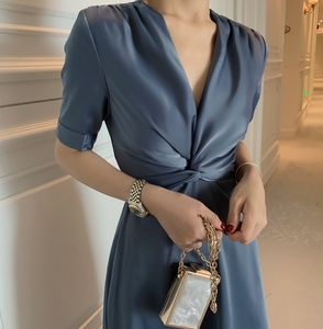 法式醋酸缎面连衣裙2024新款女夏高级感御姐气质蓝色真丝短袖裙子