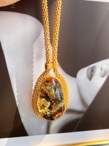 欧洲设计凯瑟琳娜 天然琥珀阴雕风景观吊坠毛衣项链 保真正品轻奢