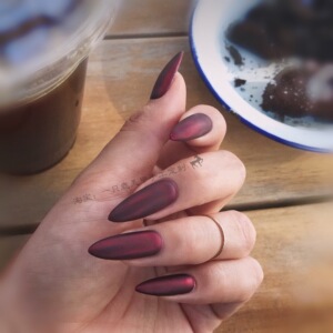 美甲成品光疗甲片手工定制 欧美范尖头长款镜面磨砂酒红 可脱卸穿