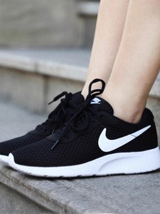 Nike耐克男女网面透气轻便缓震回弹伦敦运动休闲跑步鞋812655-011