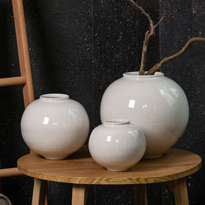 日式白色陶罐花瓶摆件复古月亮瓶客厅插干花水养花器民宿家居装饰