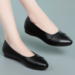 雪地意尔康真皮单鞋女2022春季新款平跟软底舒适中年女士妈妈皮鞋