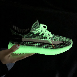 2020新款夜光变色龙椰子鞋女韩版透气飞织运动发光网面休闲网红鞋