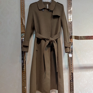 伊百丽女装西装