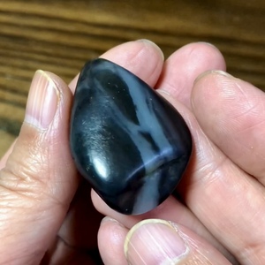 老石头和田玉墨玉青花一线天黑白分明籽料原石吊坠原籽玩料19.8克