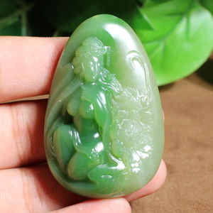 方言和田玉精品收藏级俄罗斯老坑碧玉白加绿双色巧雕玉贵人吊坠x
