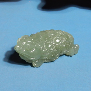 方言和田玉放巨漏佩戴级老坑细腻青海料晴水绿三足金蟾吊坠挂件o