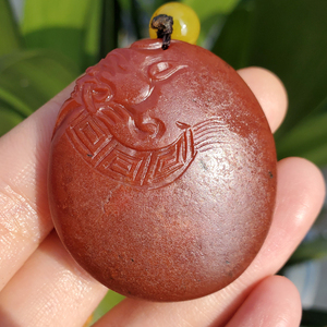 方言和田玉精品新疆墨玉河老熟鸽血红红玉籽料府上有龙瑞兽吊坠o