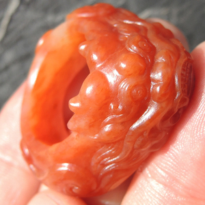 方言镇店之宝一眼真鸽血色全玉种全沁和田玉红玉籽料老熟龙扳指r