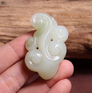 方言精品和田玉俄罗斯老坑料油润细腻羊脂白玉带翠如意吊坠挂件n