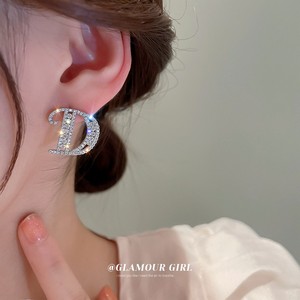银针锆石字母D耳环韩国网红同款设计耳钉2023年新款时尚OL耳饰女