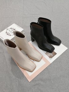 意尔斯登品牌女鞋2021秋冬新款高端小牛皮皮里单靴