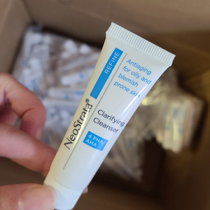 芯丝翠果酸洗面奶