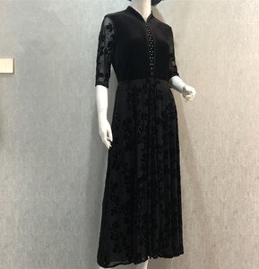 秀巧丝绒连衣裙春秋款