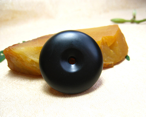 广西黑青玉塔县黑青老坑山流水特一细料黑碧玉平安扣32*10 19g