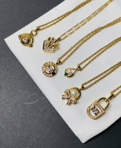 nina ricci莲娜丽姿中古珍珠爱心莱茵石项链中古金色项链vtg小众