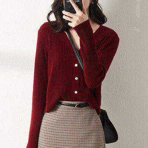 酒红色打底毛衣女内搭上衣秋冬2021新款100纯羊毛v领针织开衫外套