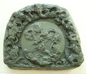 凯利洮砚---九龙至尊黄膘砚 水泉湾老坑纯净料 工美师杜旦智雕刻