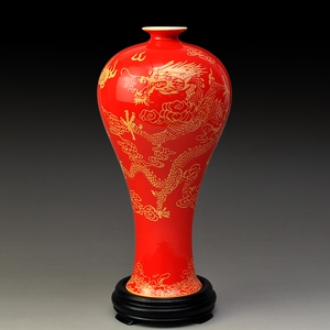 中国红瓷花瓶