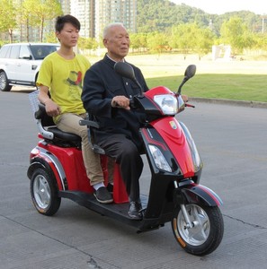 老人代步电动车自行车