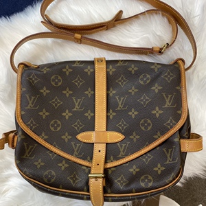 lv 双子斜挎包人气小号9新以上 植鞣革无裂 肩带干净 状态好 正品
