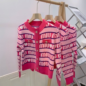 miu家甜爱心开衫chao高品质双色字母毛衣早春薄款针织衫女