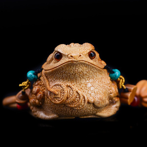 竹雕精品名家张念超本工老竹根雕鹰嘴金蟾手把件三足呱呱满钉把件