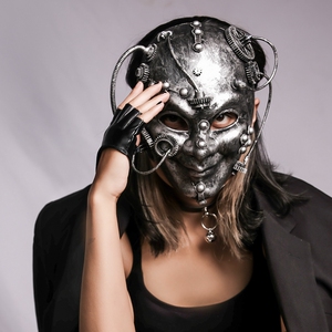 歌手蒙面唱将男女士全脸赛博朋克铆钉年会表演舞台二次元骑士头套