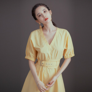 古力娜扎刘亦菲明星同款v领黄色连衣裙女 2024春季新款法式长裙潮