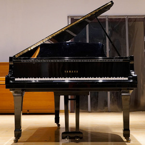 雅马哈三角钢琴g2