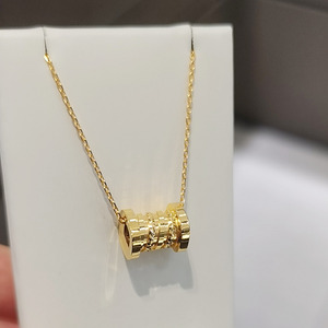 周大福国内专柜正品 新款设计 小蛮腰 足金黄金项链吊坠 精品