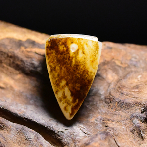 已结缘【品玉阁】新疆和田玉籽料海派玉雕秋梨皮三角形鼎足而立